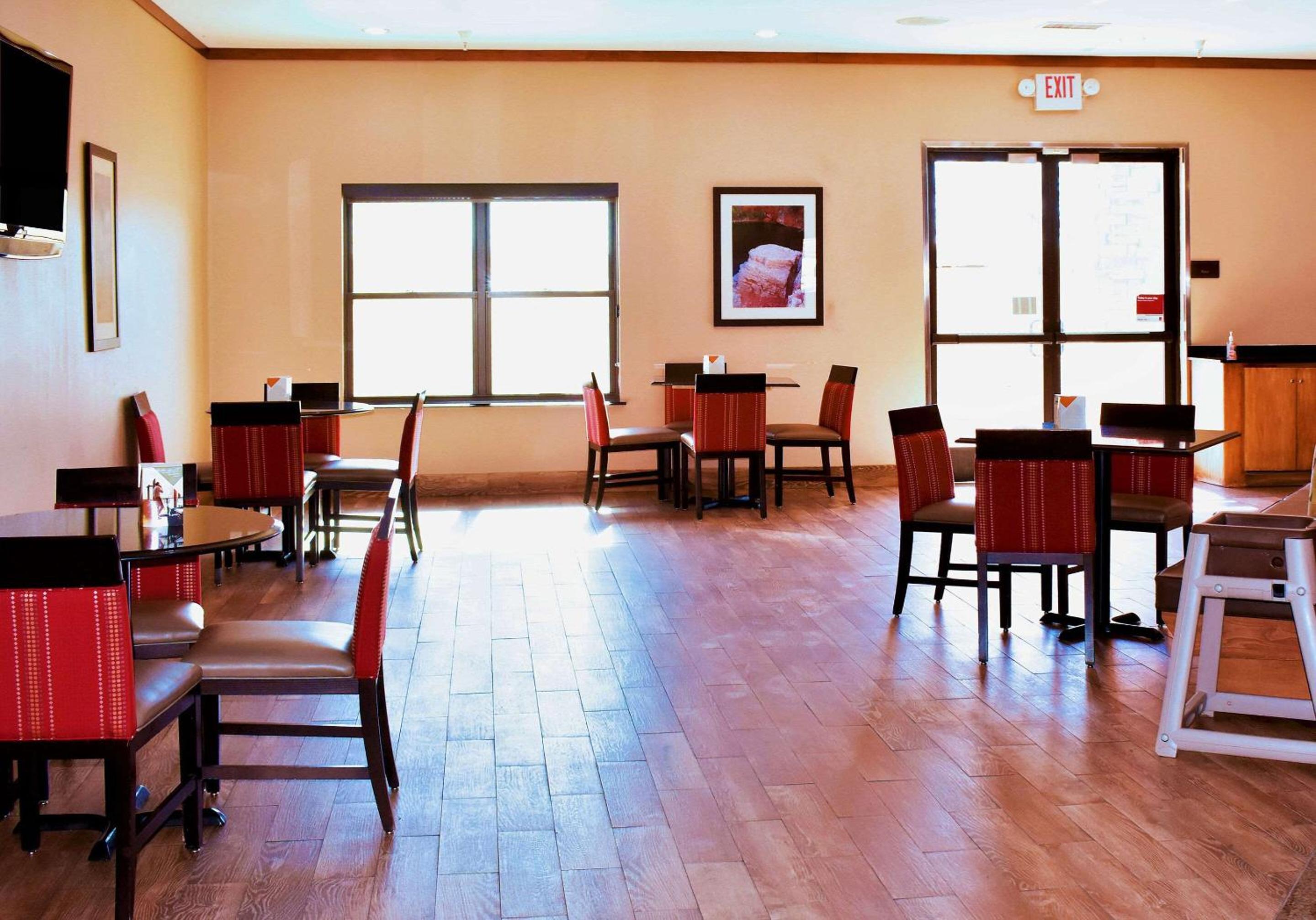 Roswell Vacations - Comfort Suites - Property Image 4
