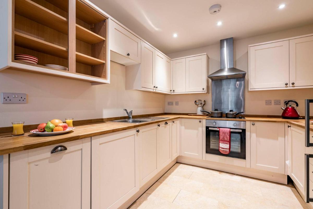 Watford Vacations - MPL Apartments - Queens Broadway F4 - Property Image 21