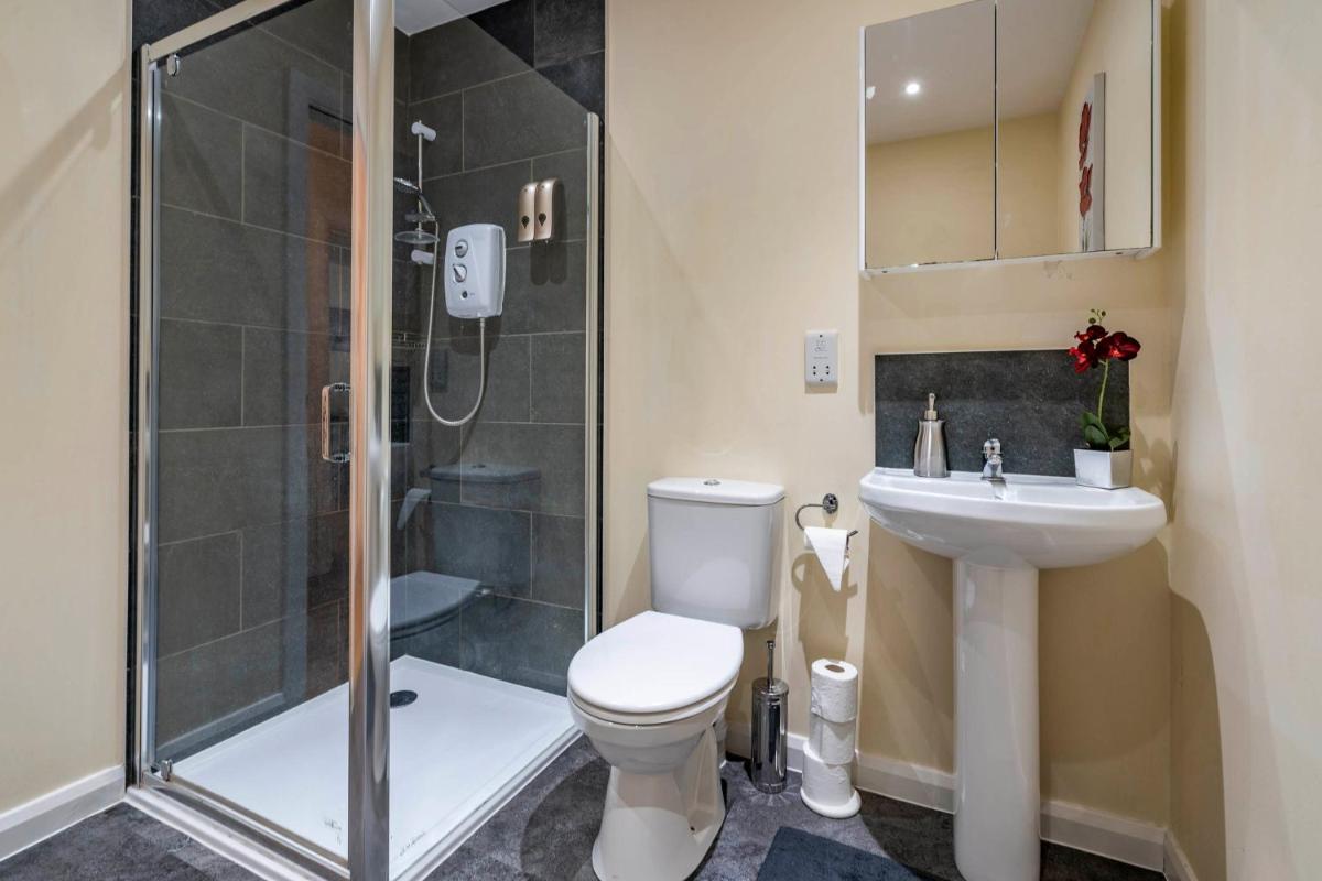 Watford Vacations - MPL Apartments - Queens Broadway F4 - Property Image 20