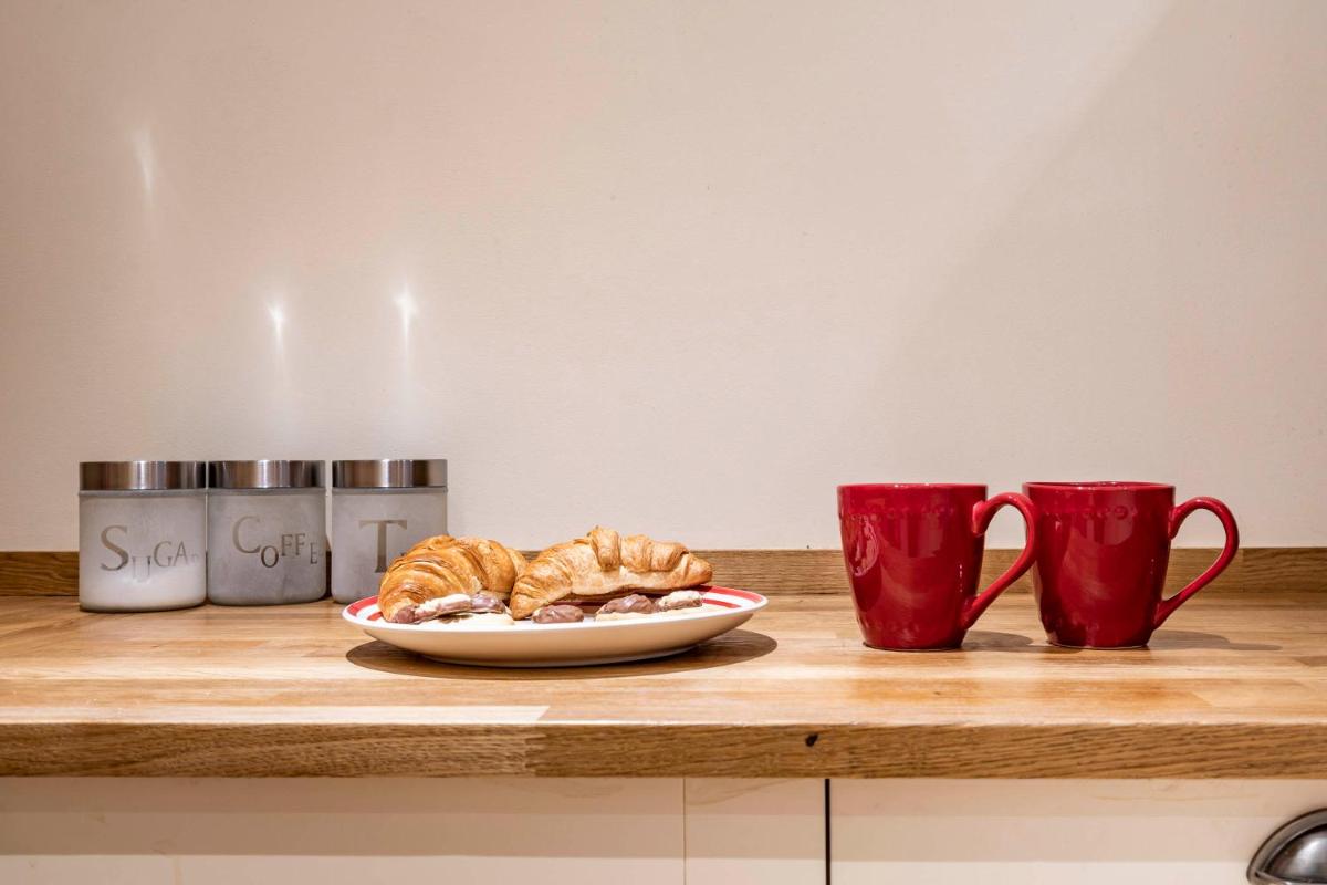 Watford Vacations - MPL Apartments - Queens Broadway F4 - Property Image 5