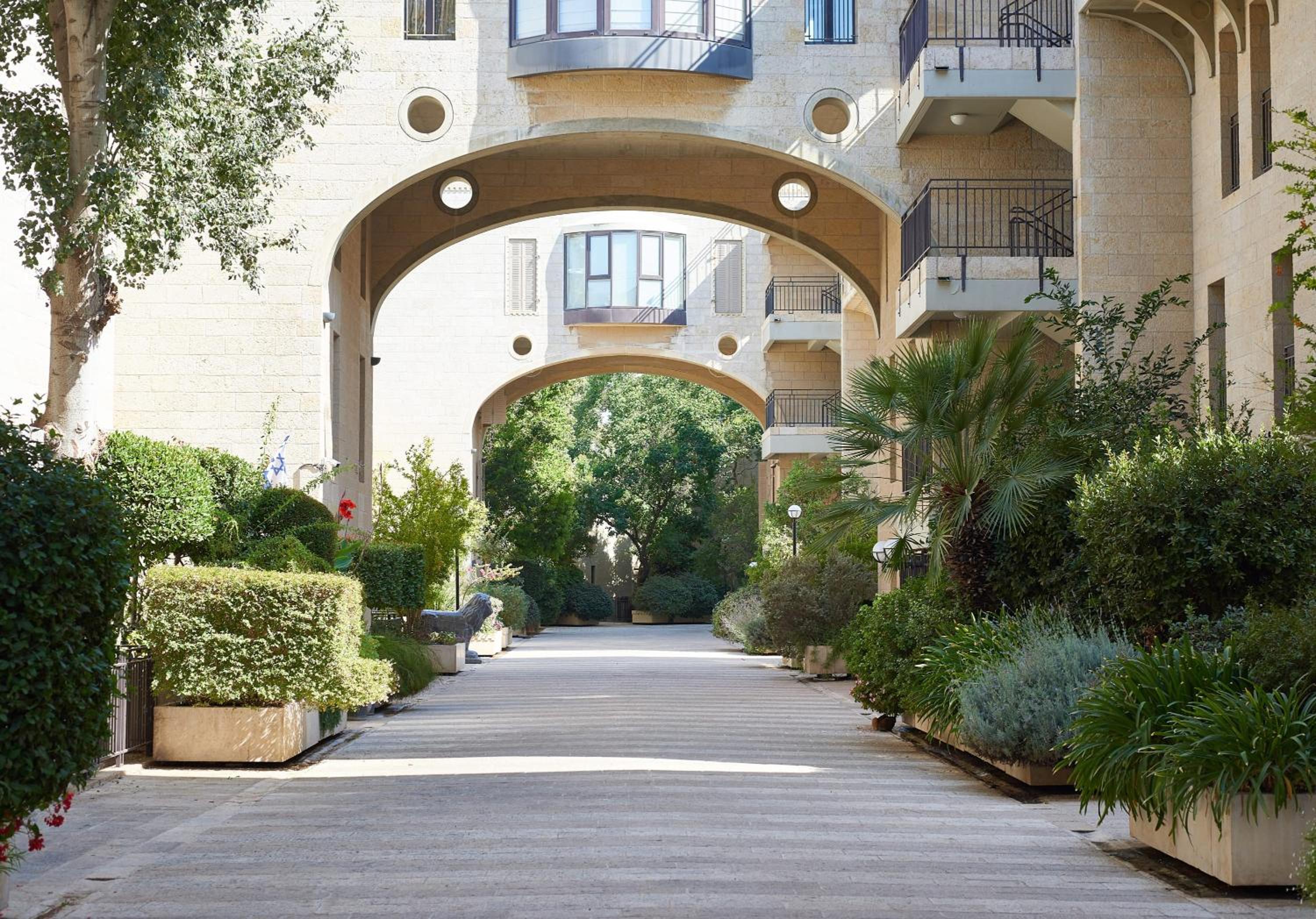 Luxurious Duplex Garden Parking in David Village view 2