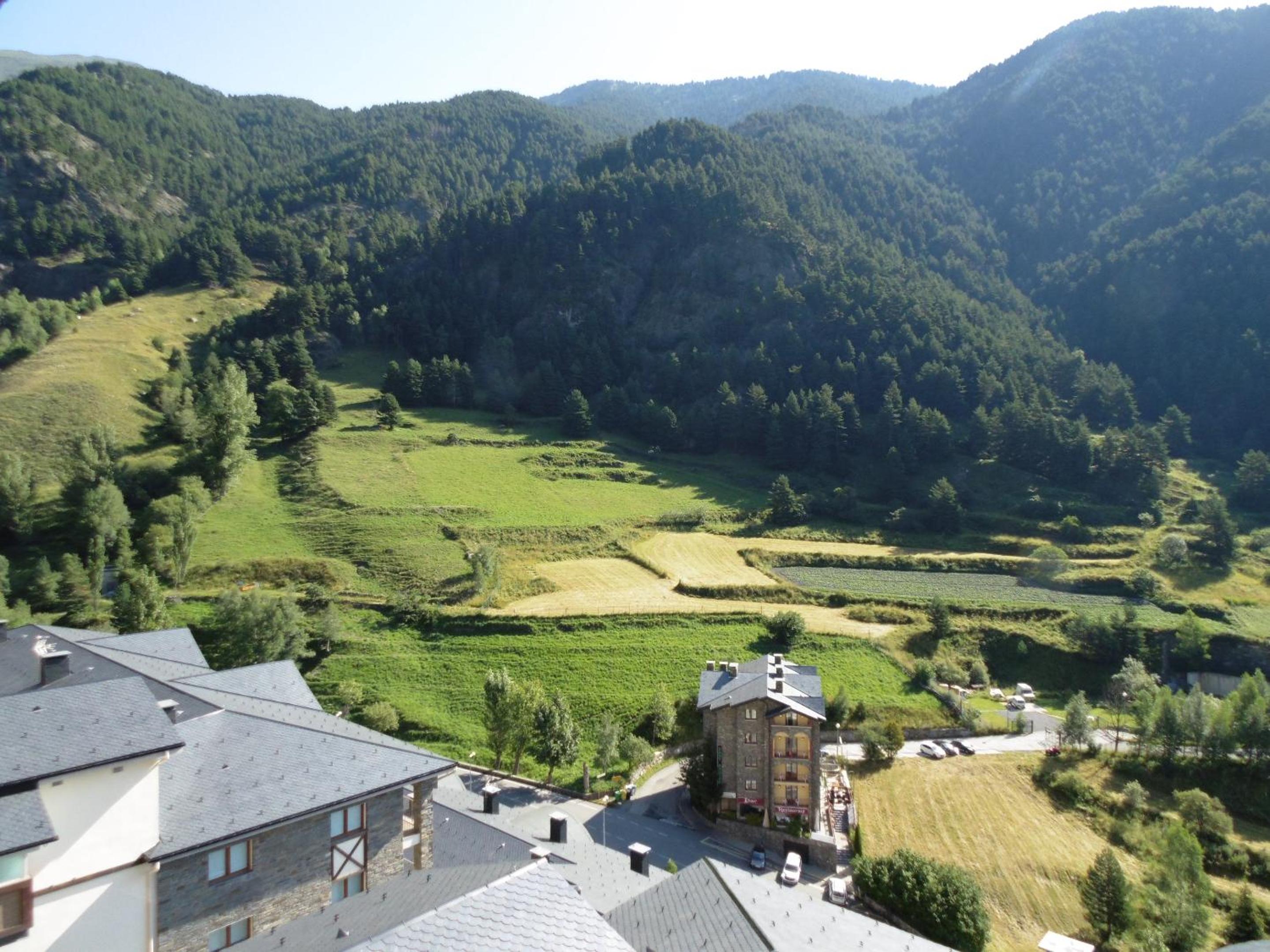 Modern studio in Arinsal of 40 m² with mountain view