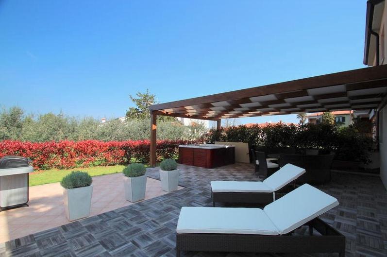 4 Star app Adriana with sea view and jacuzzi view 3