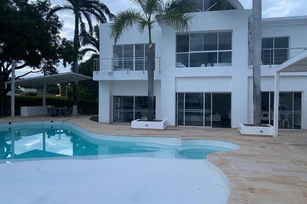 Espectacular Casa Condominio Lagos del Peñón Girardot-Colombia