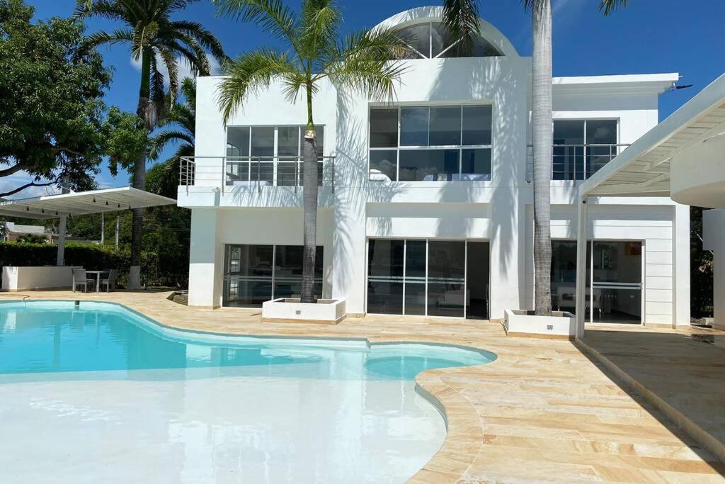 Espectacular Casa Condominio Lagos del Peñón Girardot-Colombia