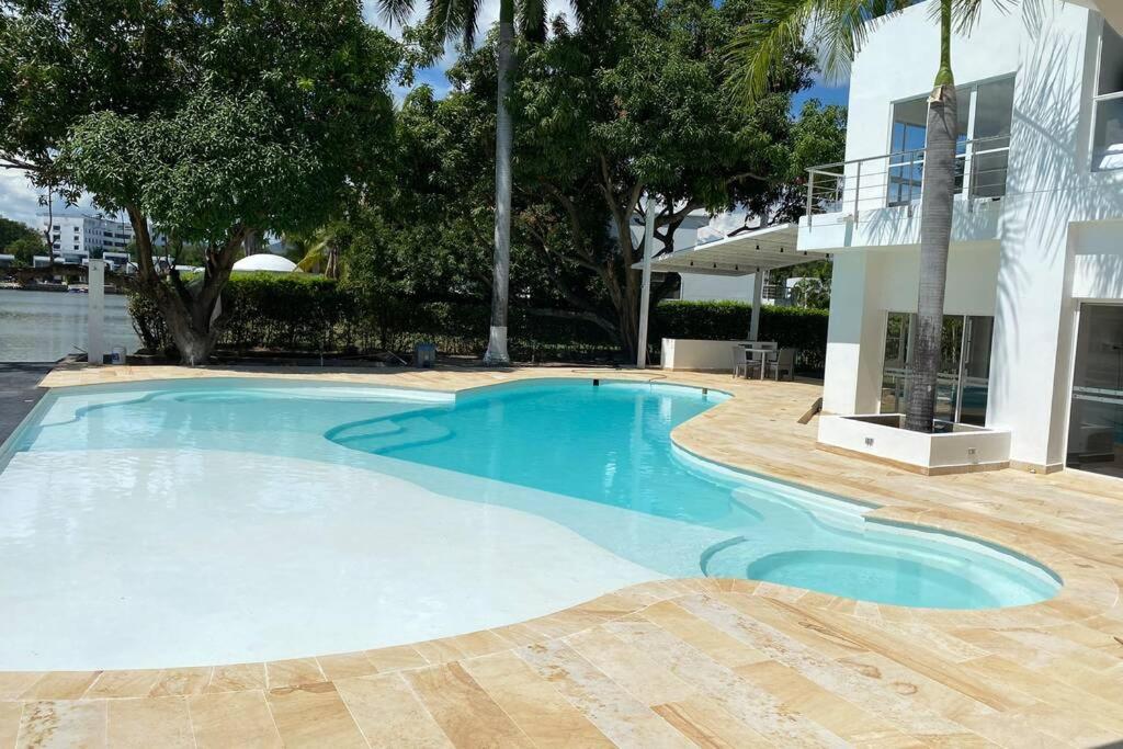 Espectacular Casa Condominio Lagos del Peñón Girardot-Colombia