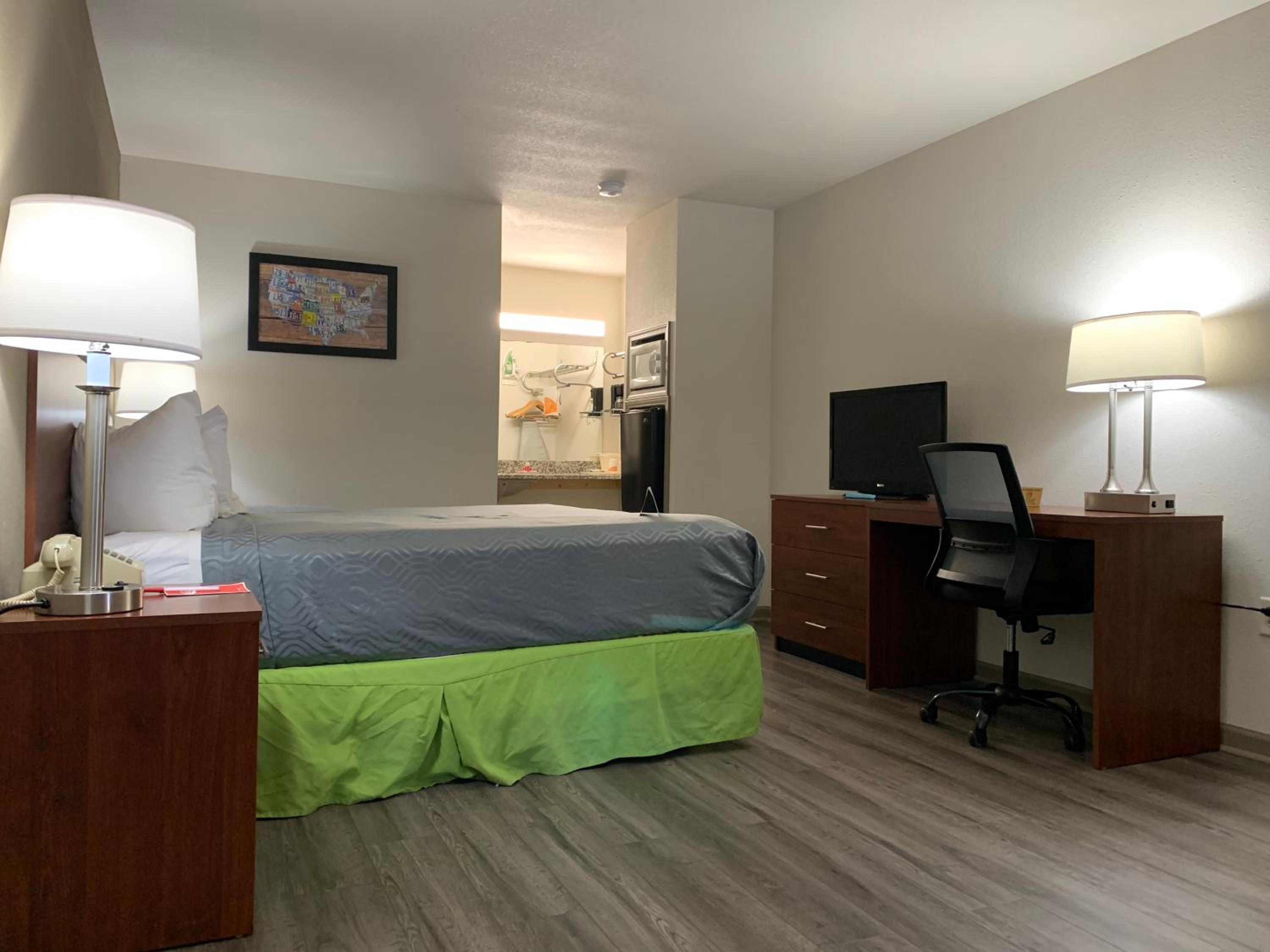 Troy Vacations - Econo Lodge - Property Image 8