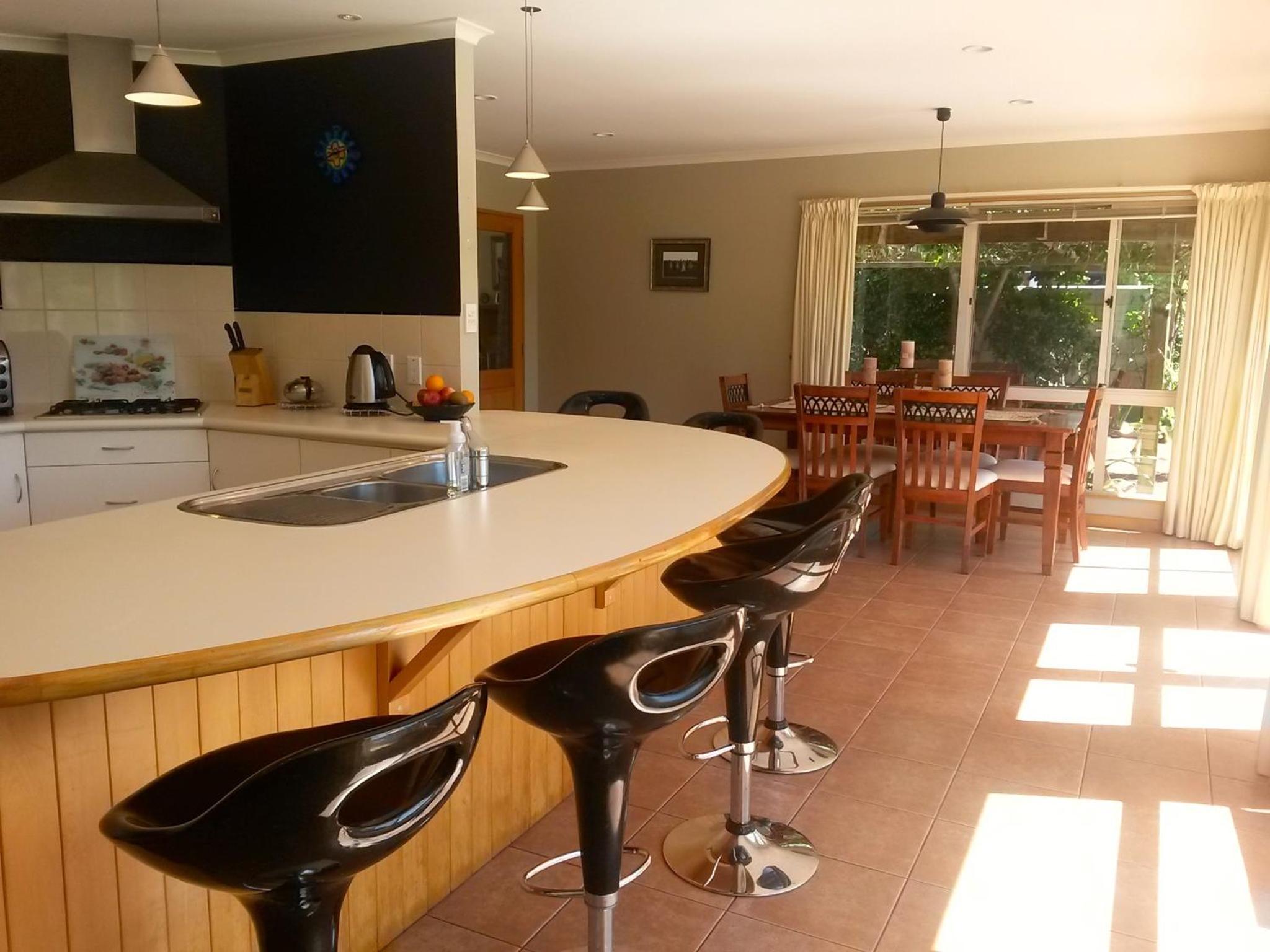 Summer Retreat - Blenheim Holiday Home view 4