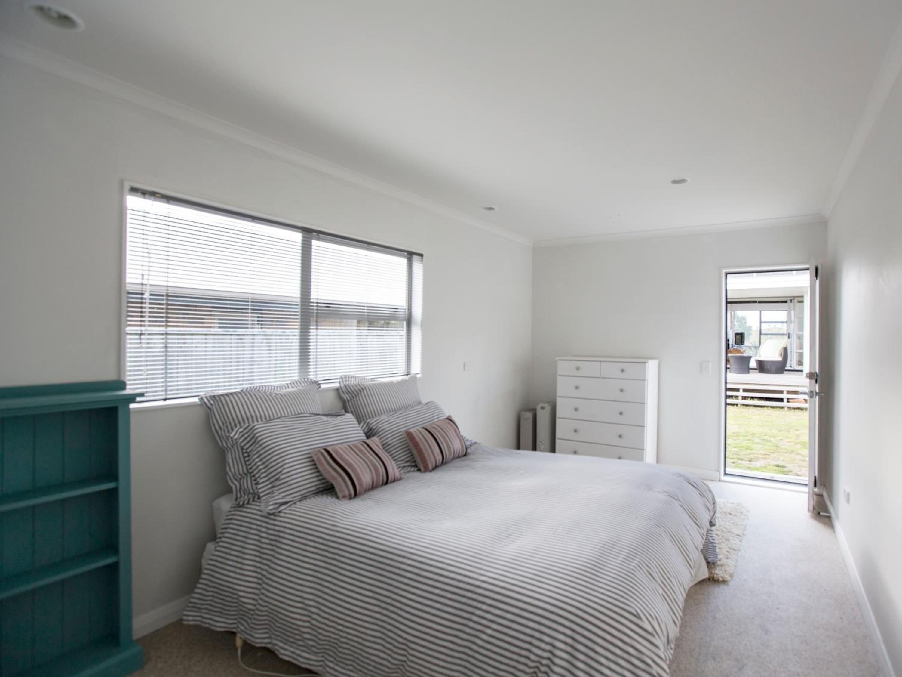 Waikanae Retreat - Waikanae Beach Holiday Home view 4