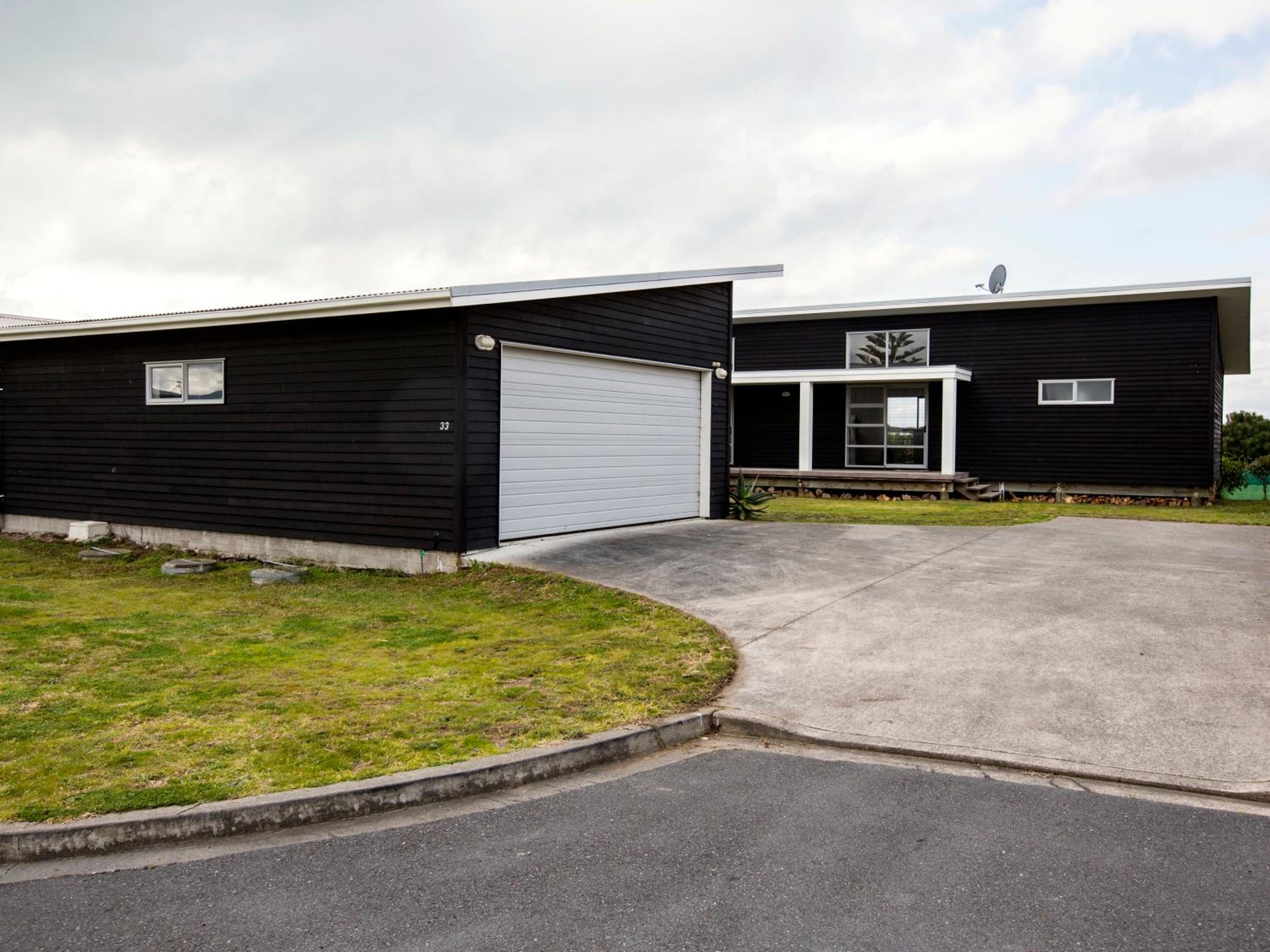 Waikanae Retreat - Waikanae Beach Holiday Home view 5