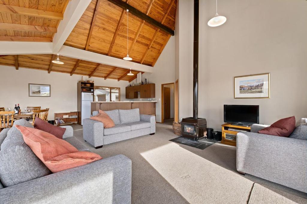 Sycamore Place - Wanaka Holiday Home view 3