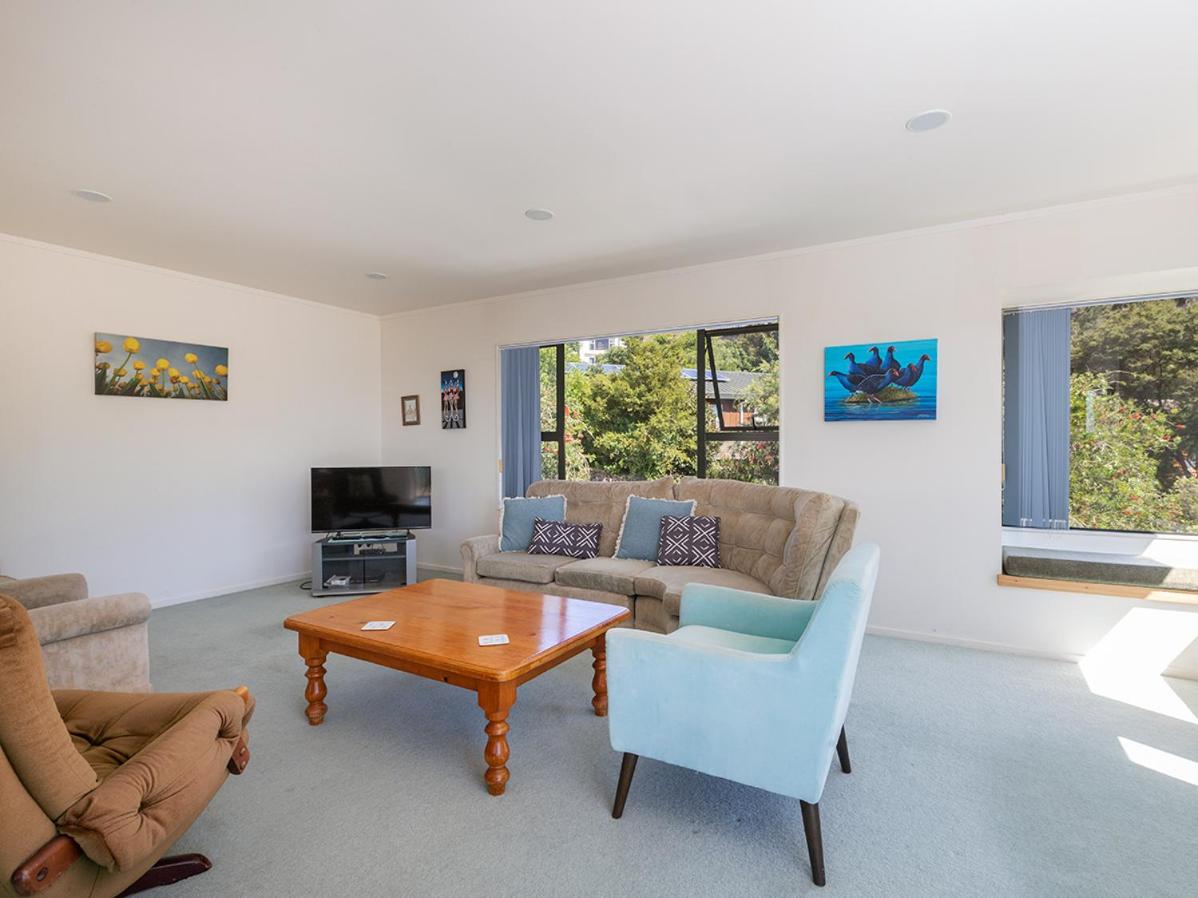 Kawau Vista - Snells Beach Holiday Home view 4