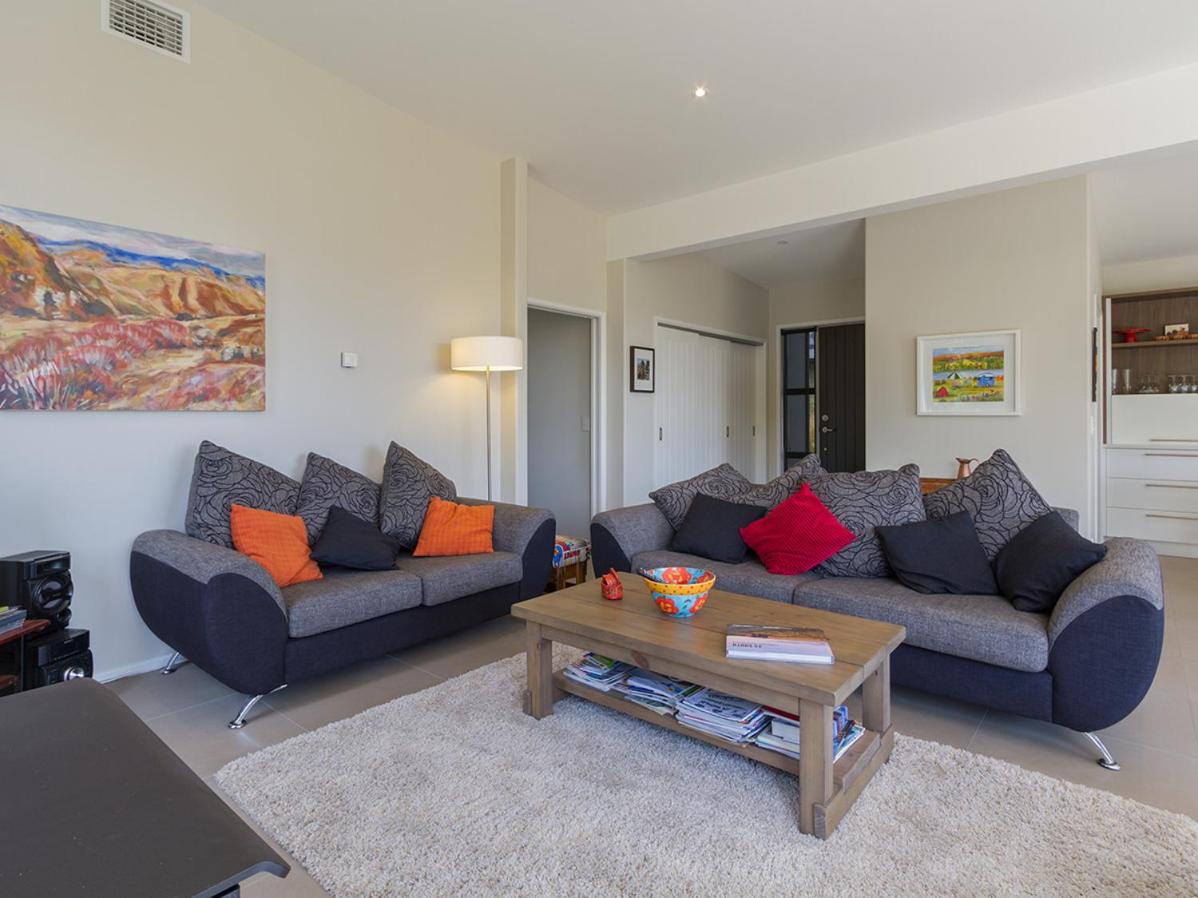 Sunhaven Lakeside - Cromwell Holiday Home view 3
