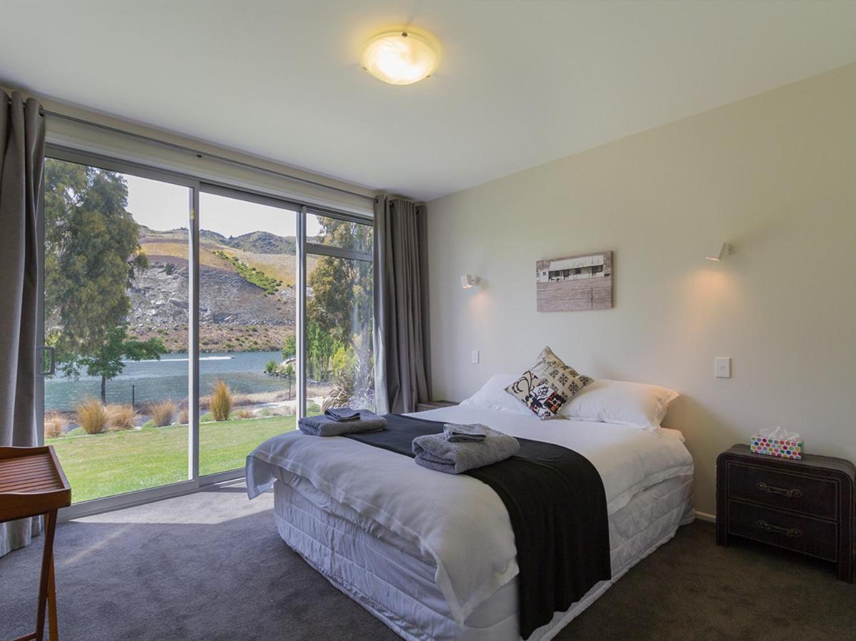 Sunhaven Lakeside - Cromwell Holiday Home view 4