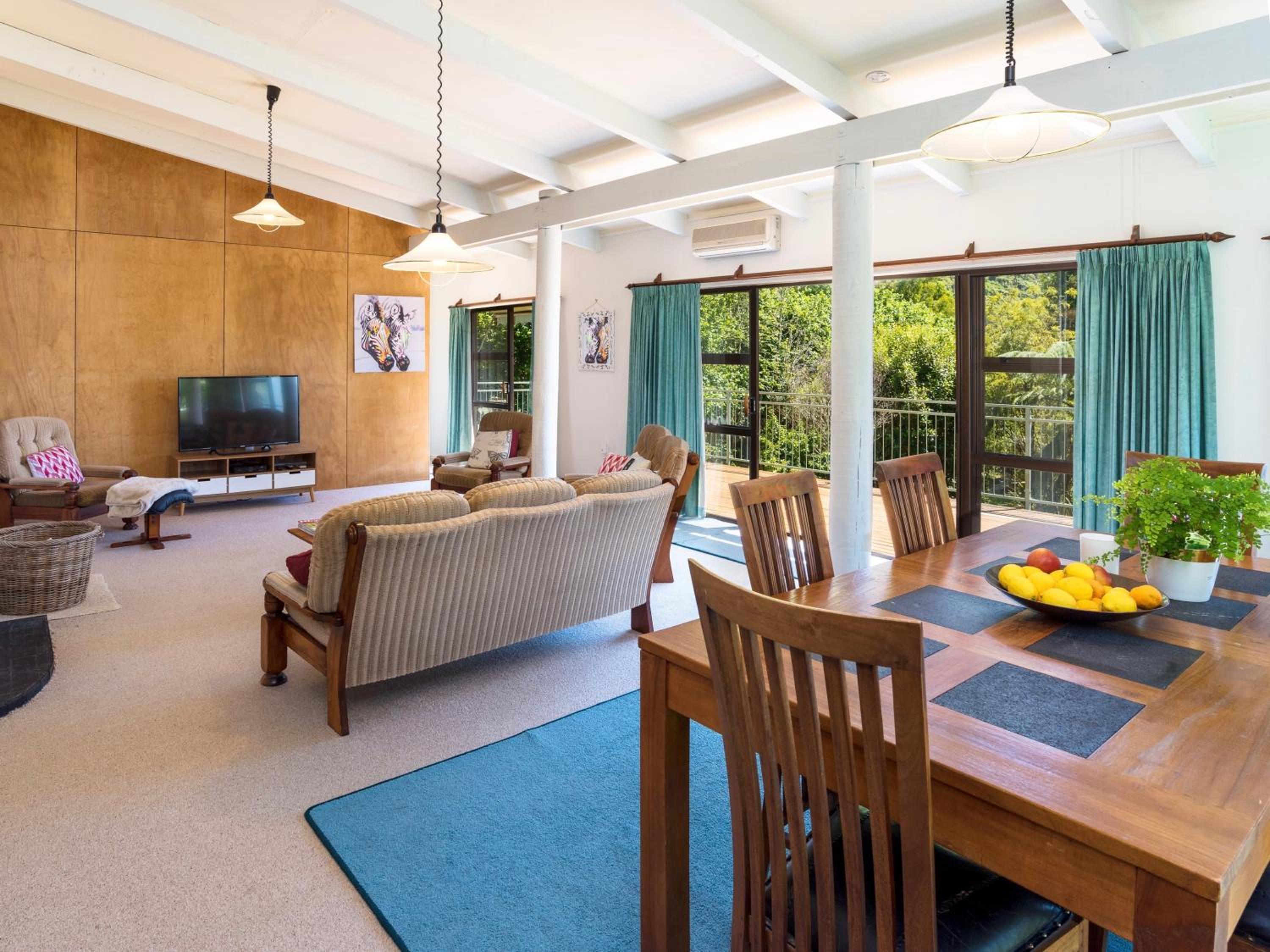 Serene Sounds - Anakiwa Holiday Home view 4