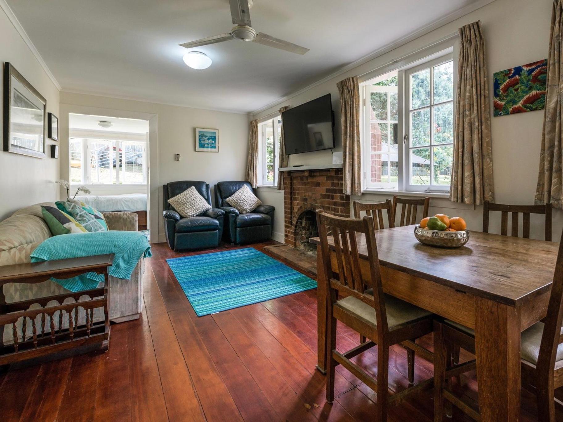 Onetangi Beach Cottage - Onetangi Bach view 2
