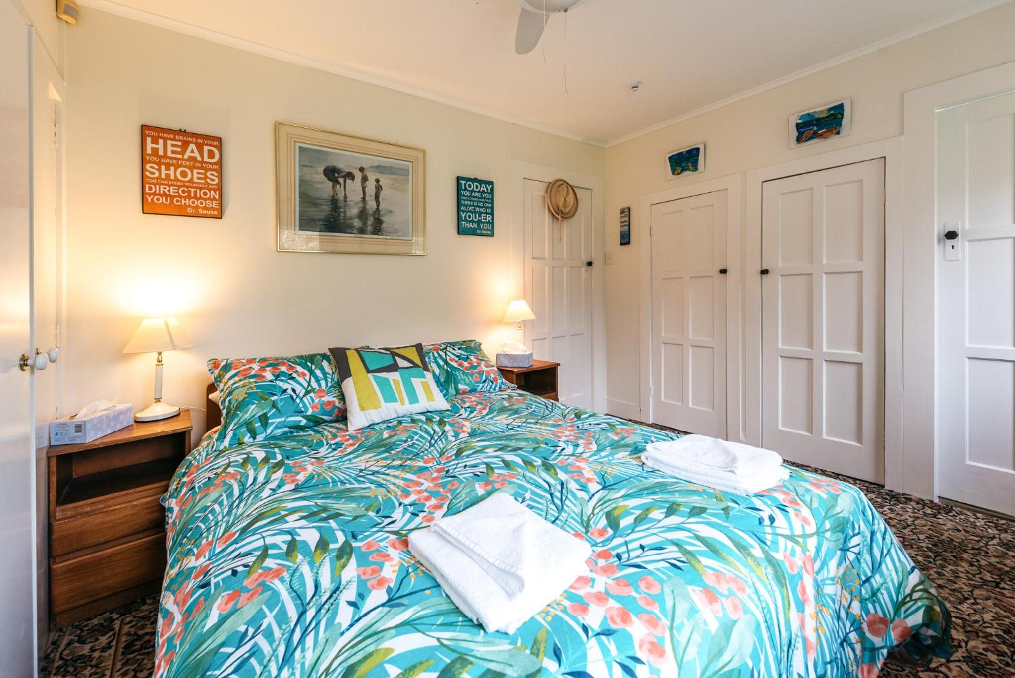 Onetangi Beach Cottage - Onetangi Bach view 5