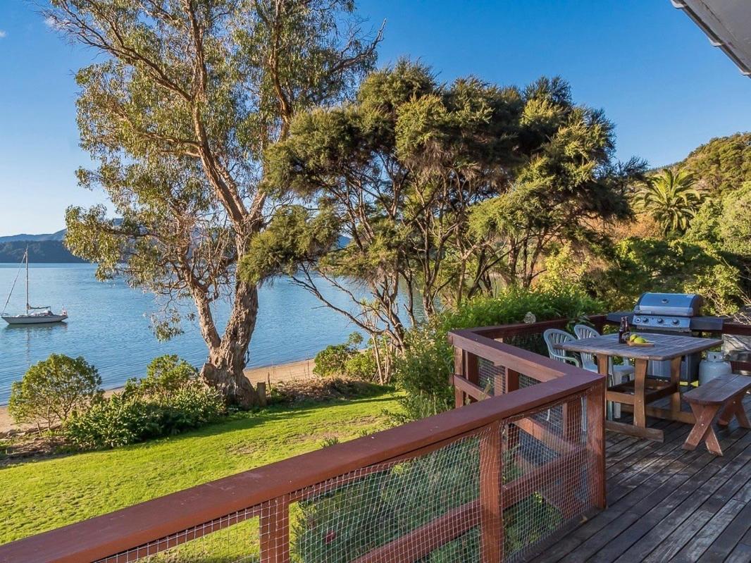 Sounds Magic - Moetapu Bay Bach view 2