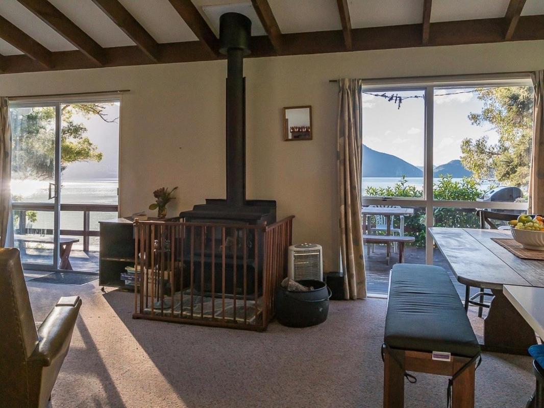 Sounds Magic - Moetapu Bay Bach view 3