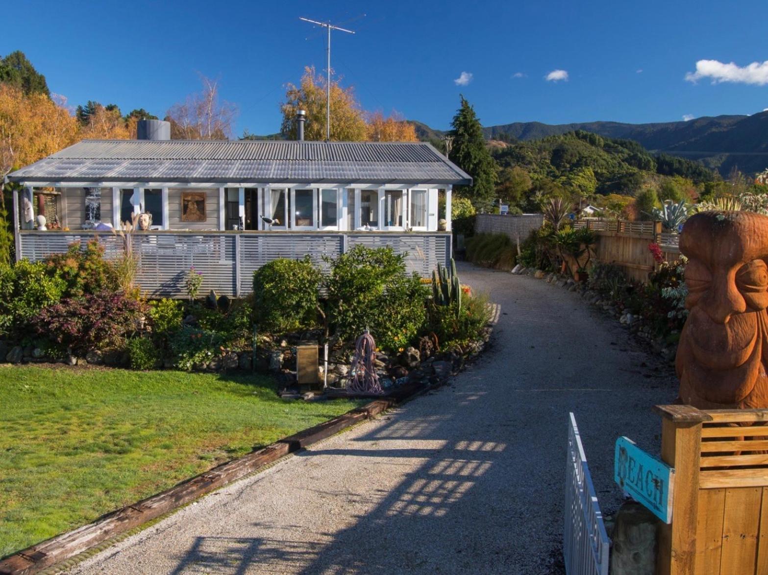 Raisin Town - Marahau Bach view 2