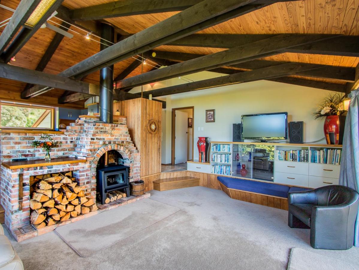 Tasman Hideaway - Marahau Holiday Home view 3