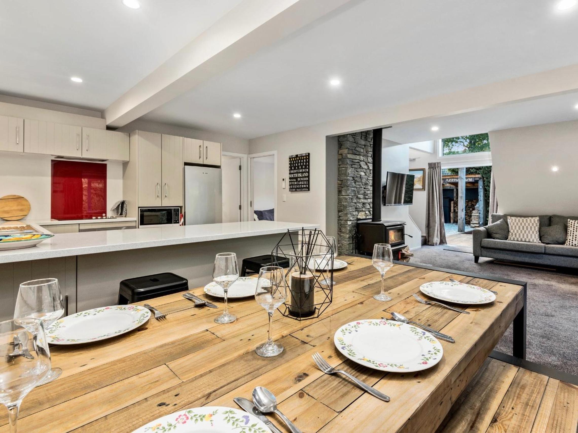 The Hillvue with Spa - Arrowtown Holiday Home view 3