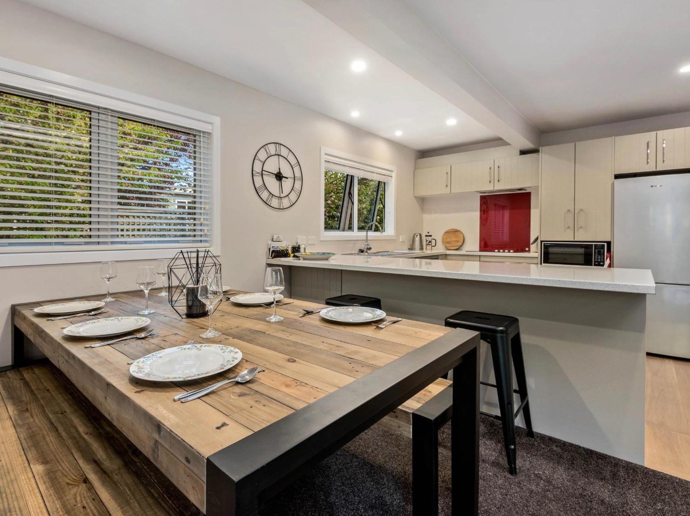 The Hillvue with Spa - Arrowtown Holiday Home view 4