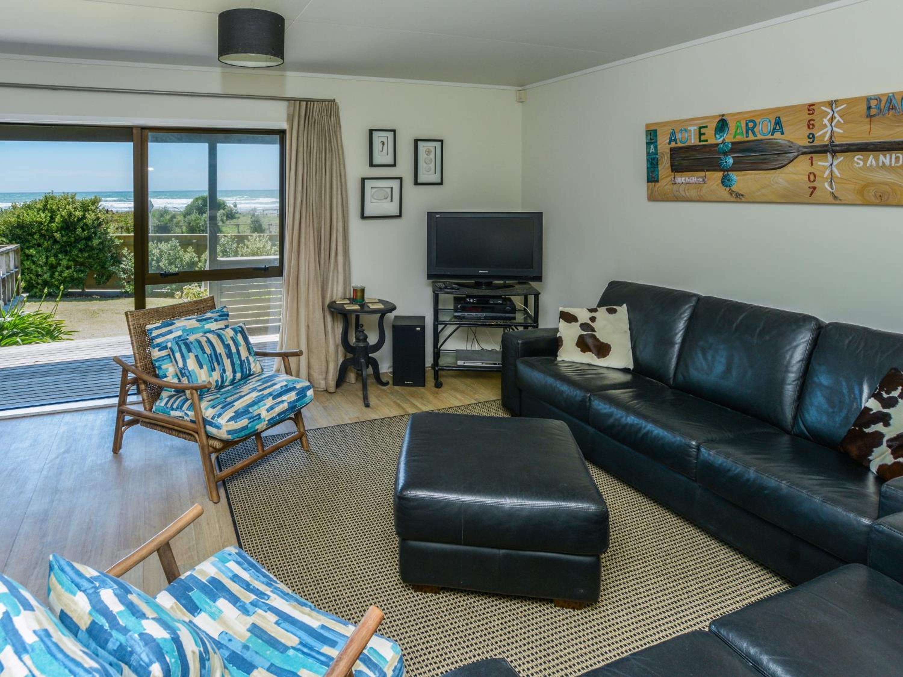 Bach 112 - Waimarama Holiday Home view 2