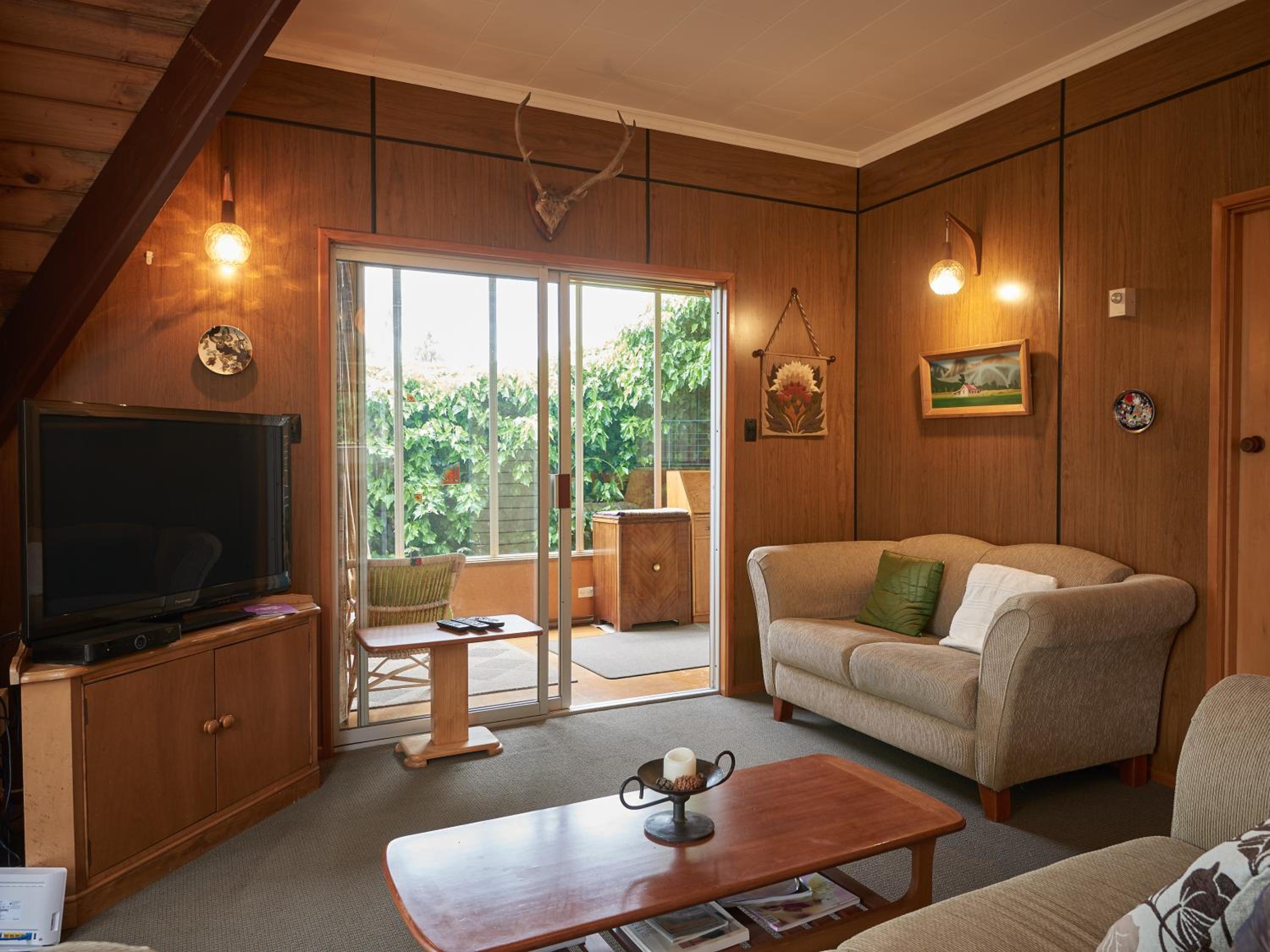 Retro Retreat - Queenstown Holiday Home view 3