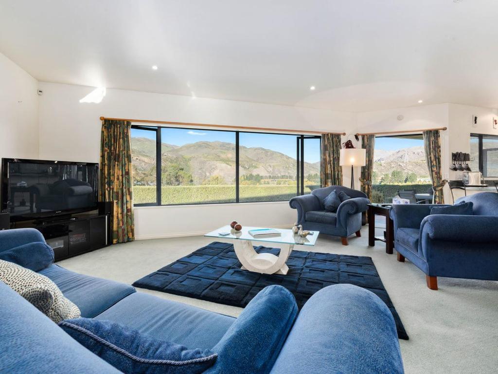 Kawarau Bay View - Cromwell Holiday Home view 2