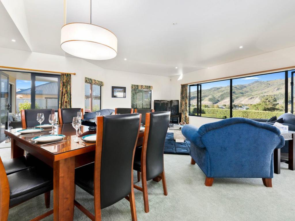 Kawarau Bay View - Cromwell Holiday Home view 3