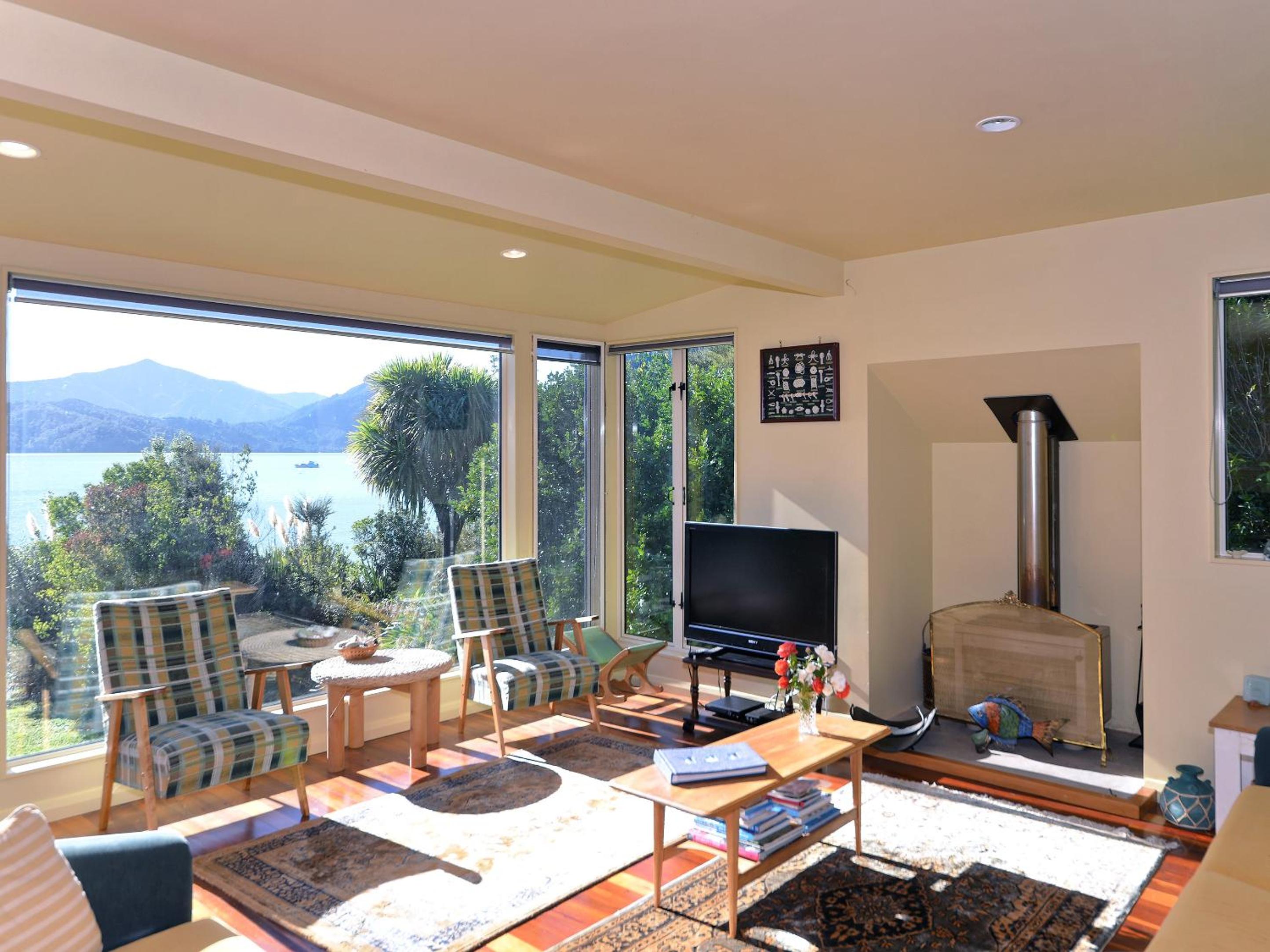 Ngaire's Haven - Mahau Sound Holiday Home view 3