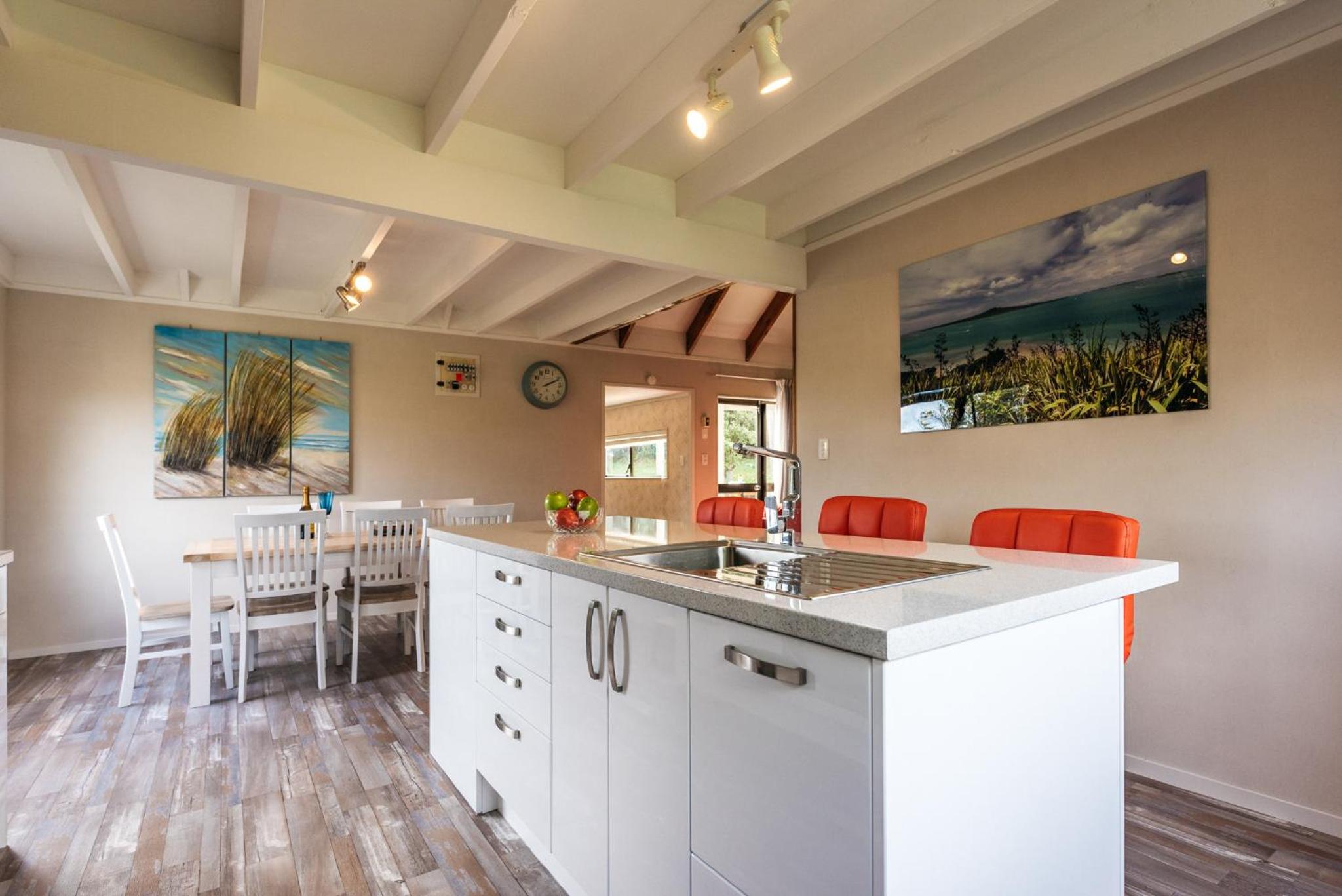 Oneroa Oasis - Oneroa Holiday Home
