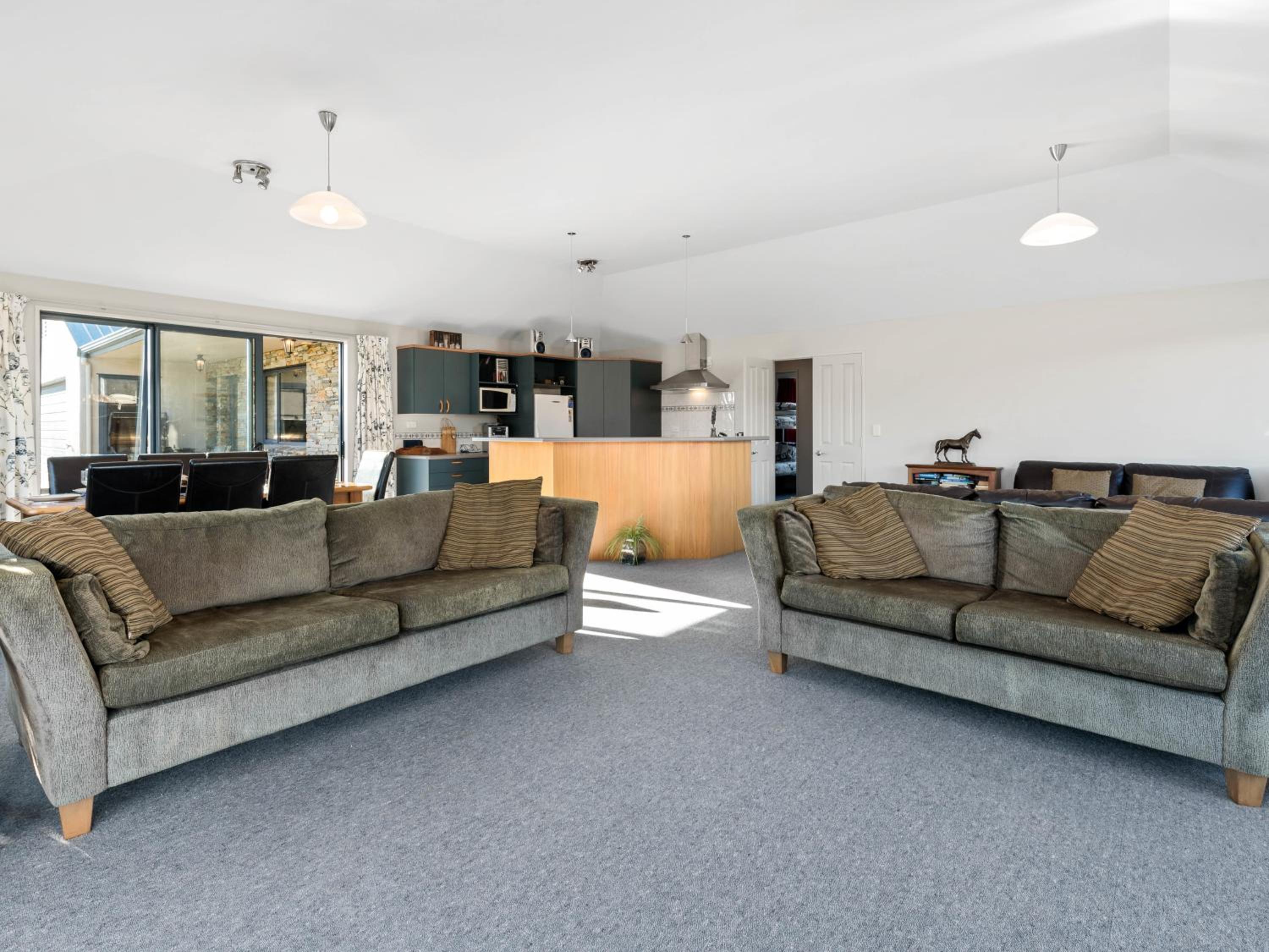 Mount Iron Magic - Wanaka Holiday Home view 2