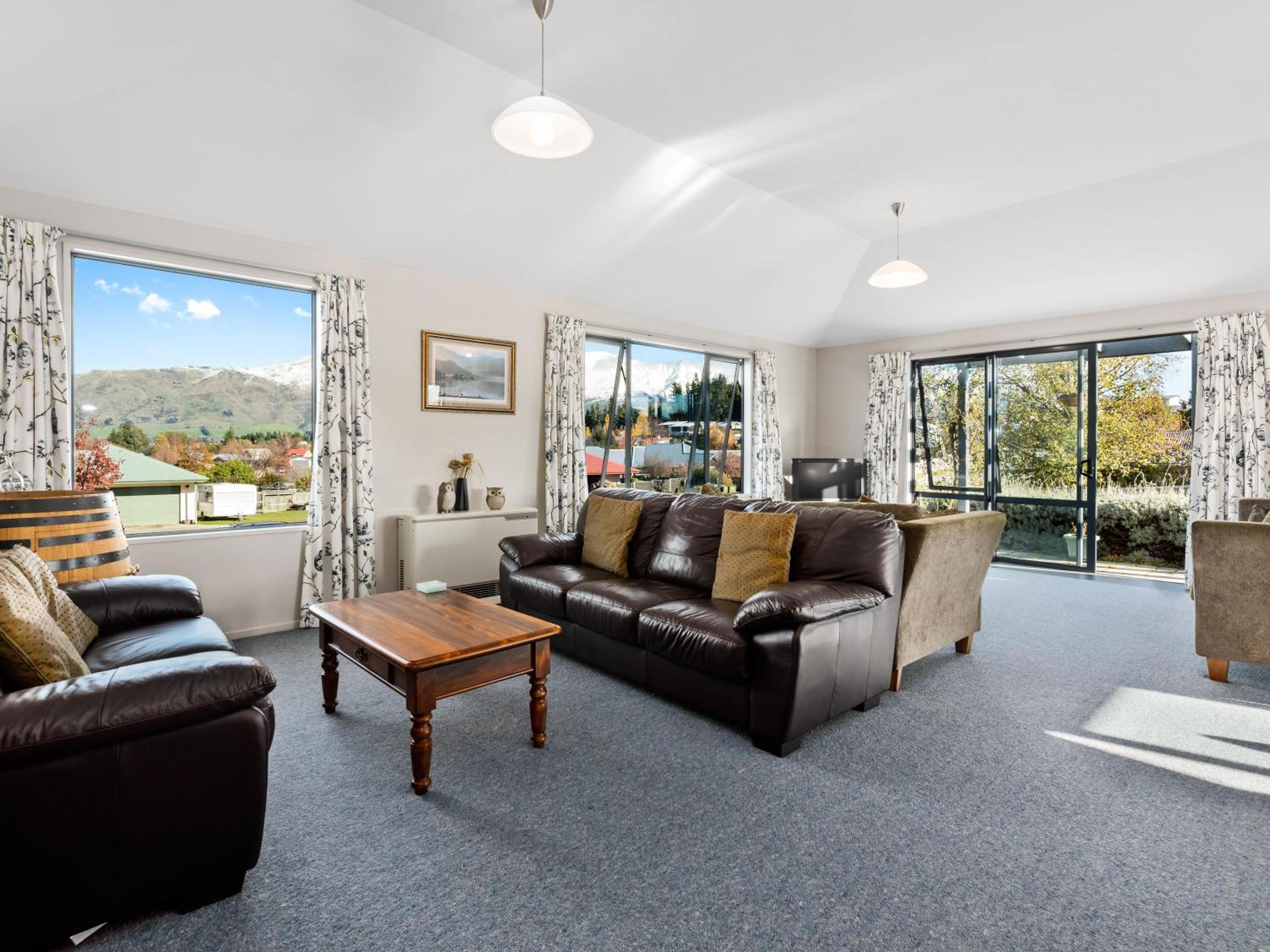 Mount Iron Magic - Wanaka Holiday Home view 5
