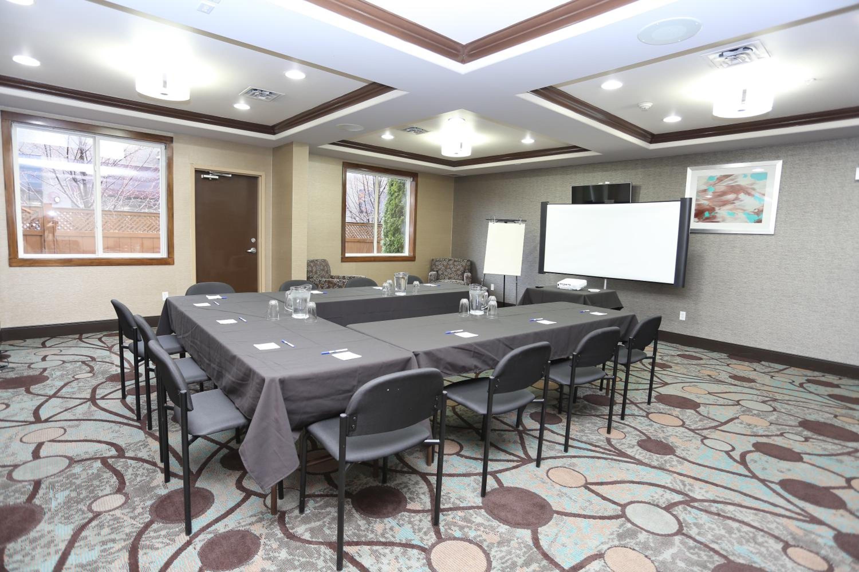 Vernon Vacations - Holiday Inn Express Hotel  Suites Vernon, an IHG Hotel - Property Image 28