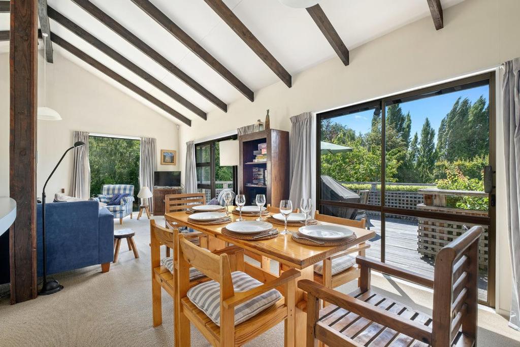 Southern Serenity - Wanaka Holiday Home view 3