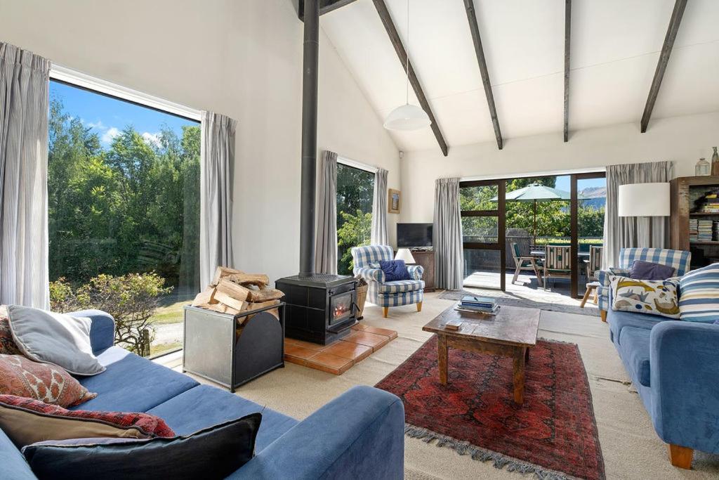 Southern Serenity - Wanaka Holiday Home view 2