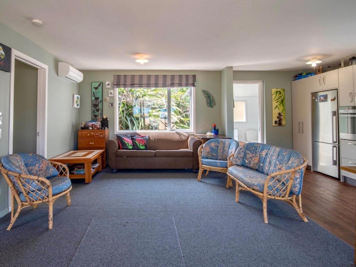 Bay Bliss - Akaroa Holiday Home view 3