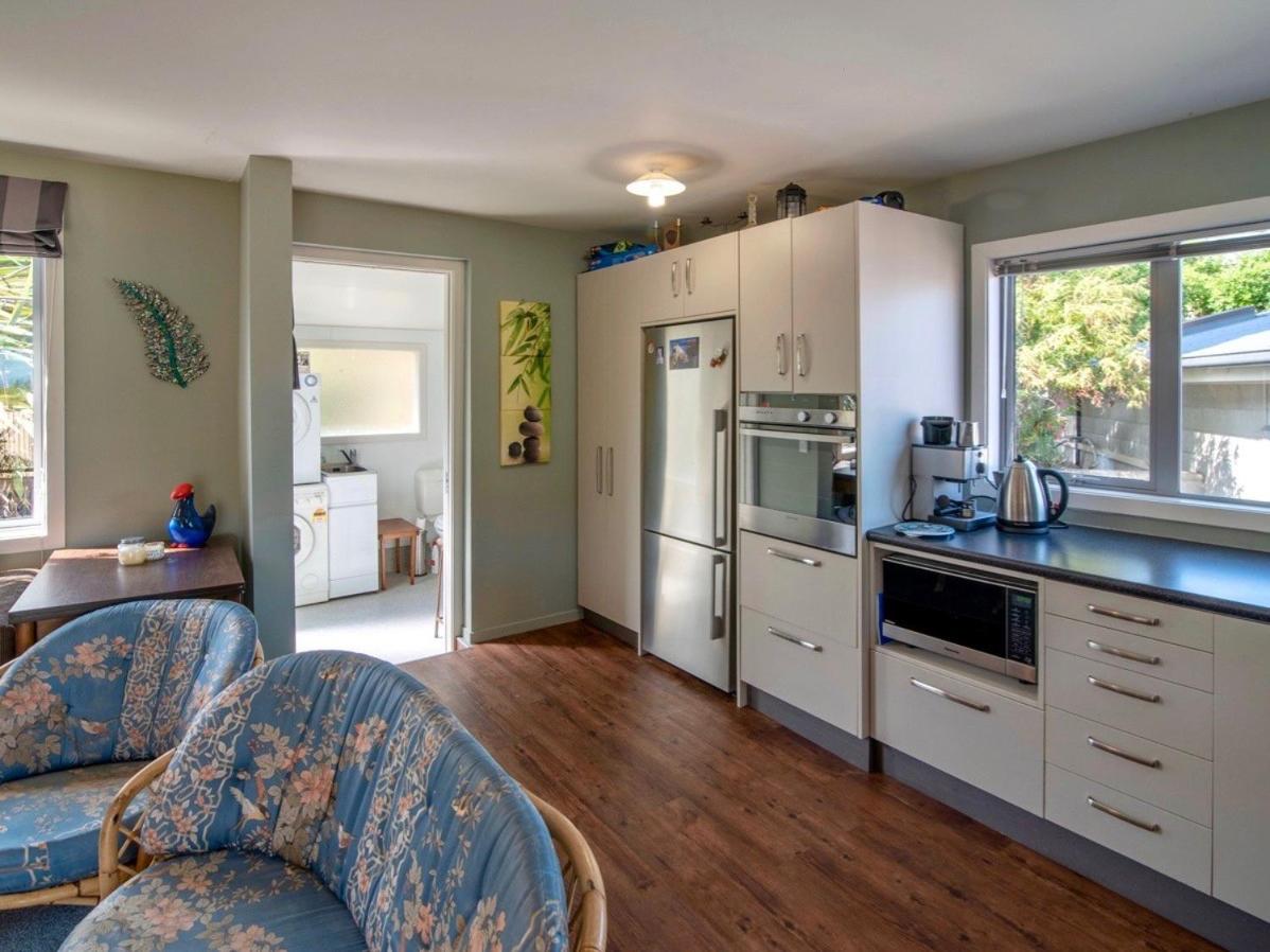 Bay Bliss - Akaroa Holiday Home view 5