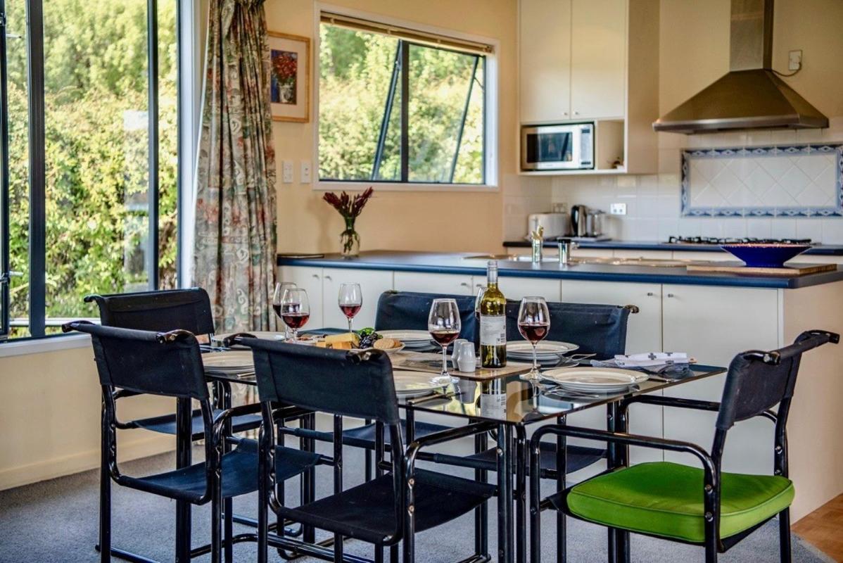 The Bellbird's Nest - Takamatua Holiday Home view 3