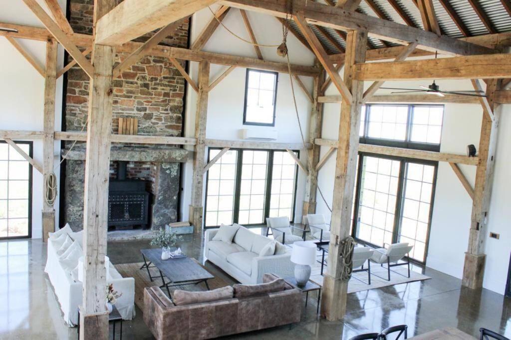 Coombs Hill Barn