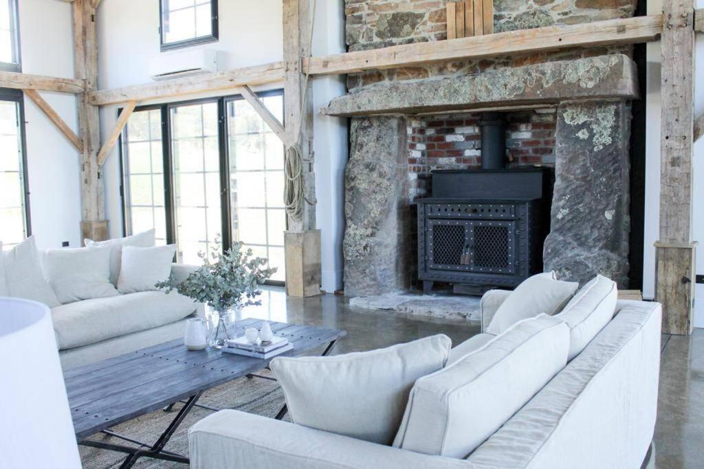 Coombs Hill Barn