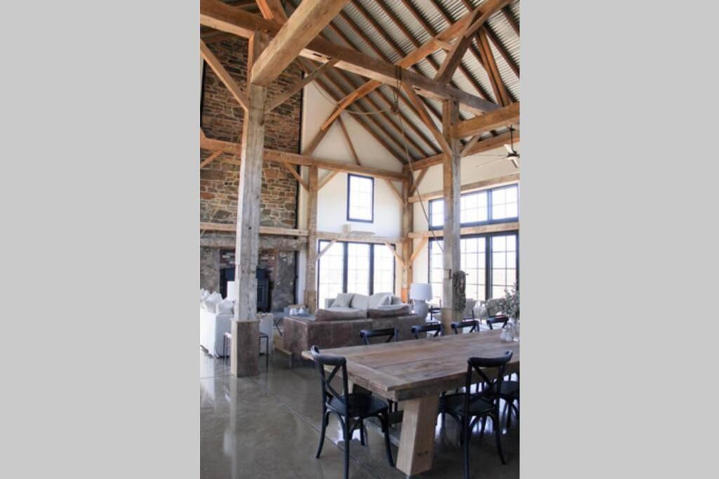 Coombs Hill Barn