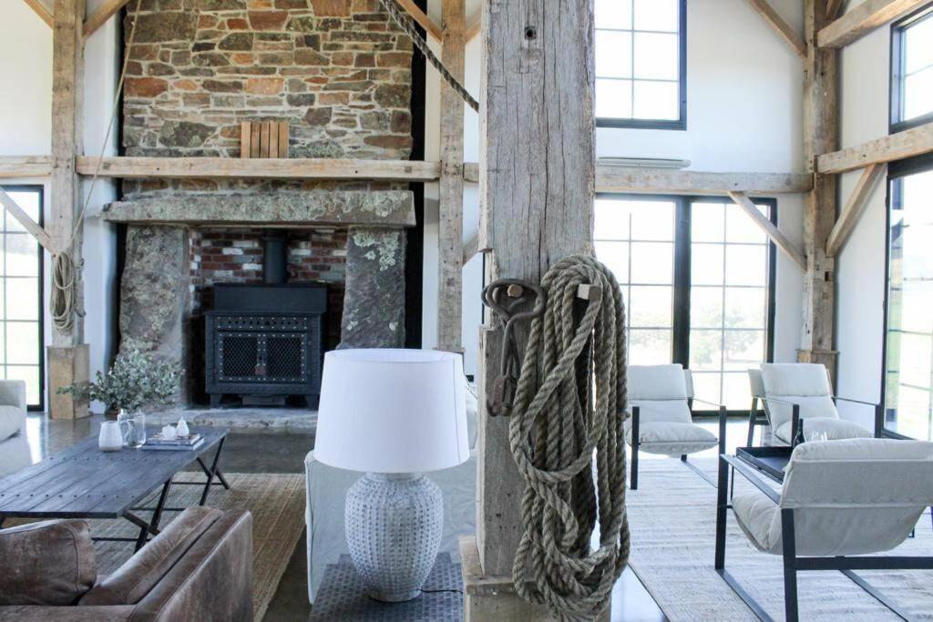 Coombs Hill Barn
