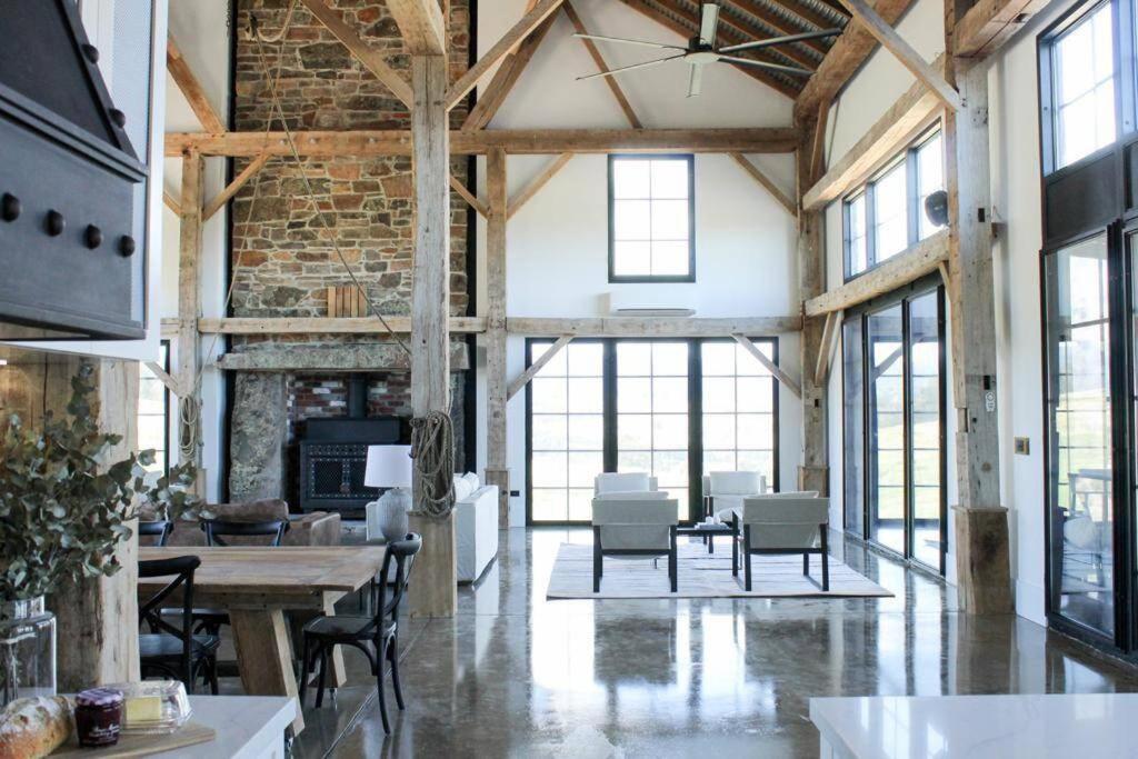 Coombs Hill Barn