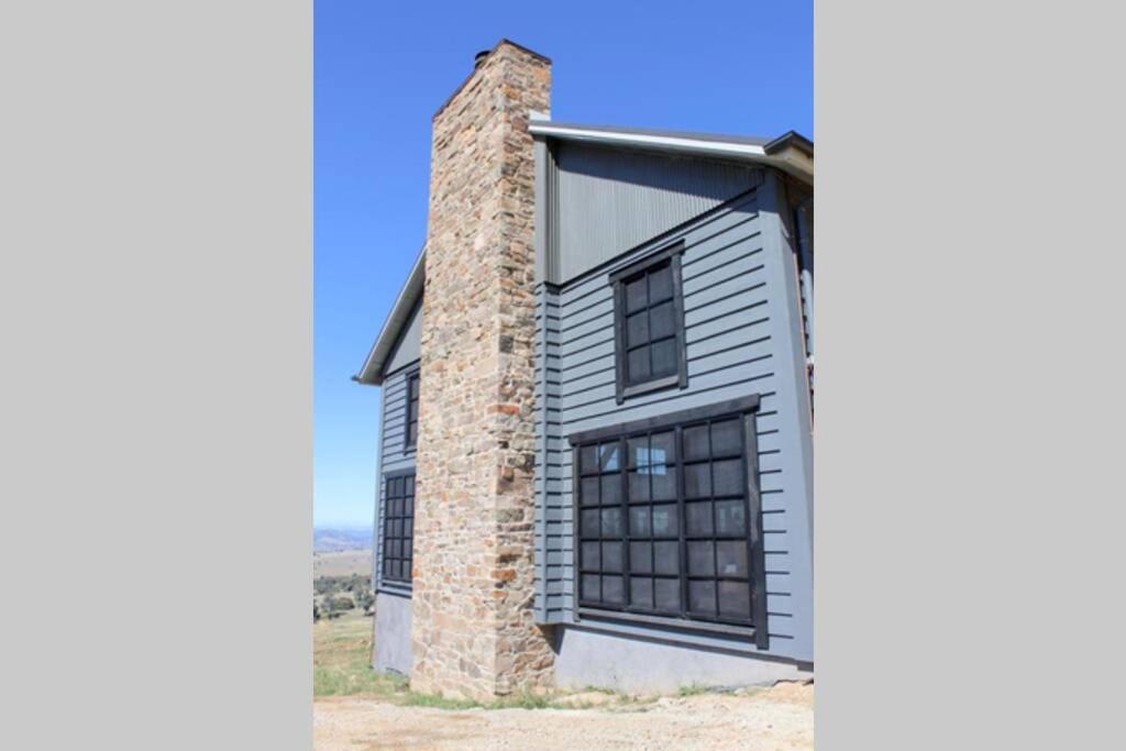 Coombs Hill Barn