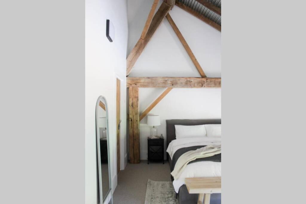 Coombs Hill Barn