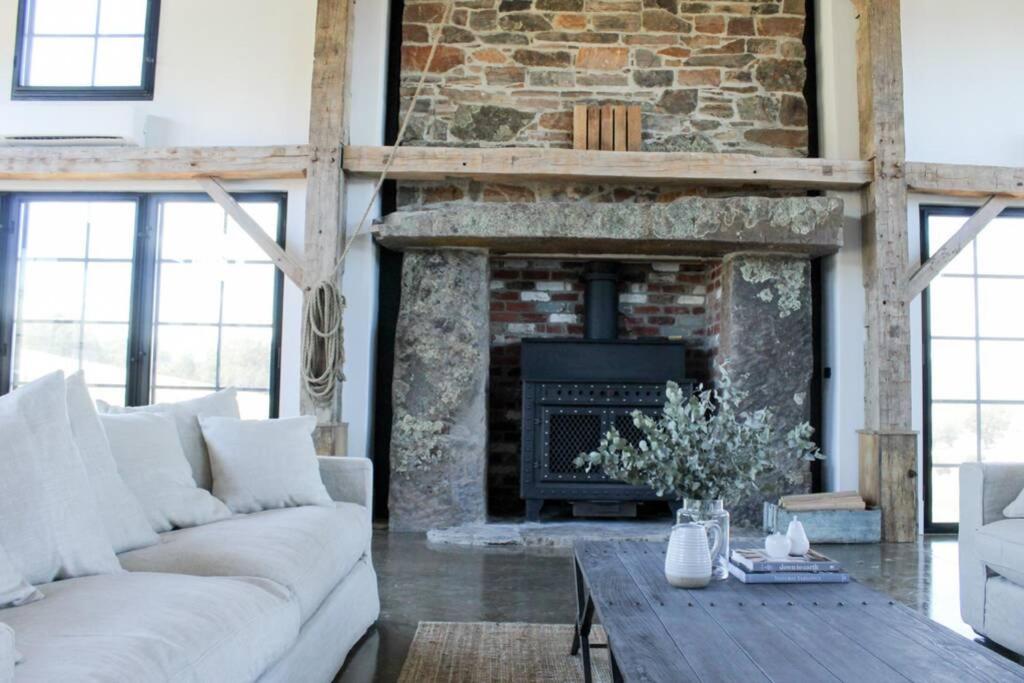 Coombs Hill Barn