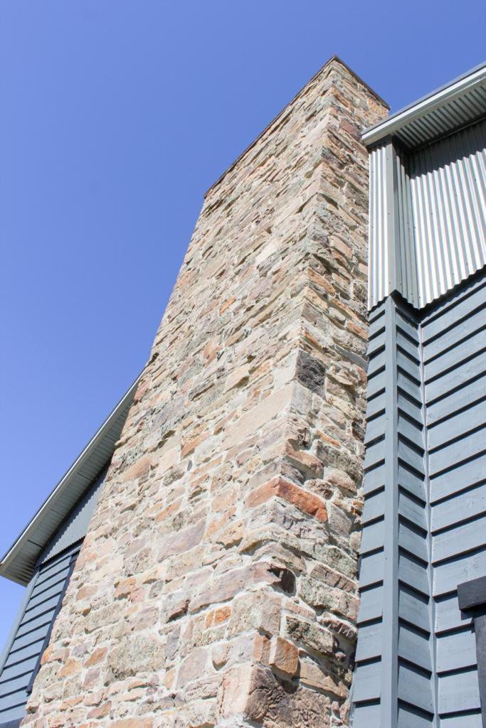 Coombs Hill Barn